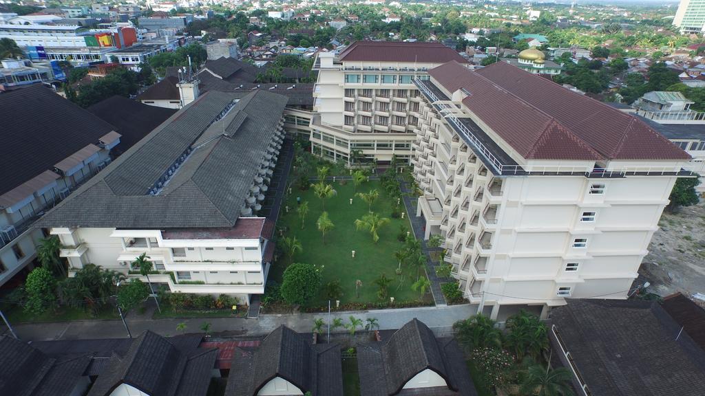 Lombok Raya Hotel Mataram Exterior foto